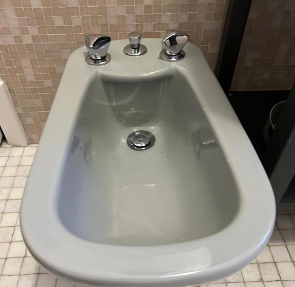 スタンダードルーム, Monopolis