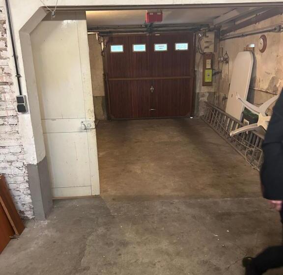 デラックスルーム, Monopolis