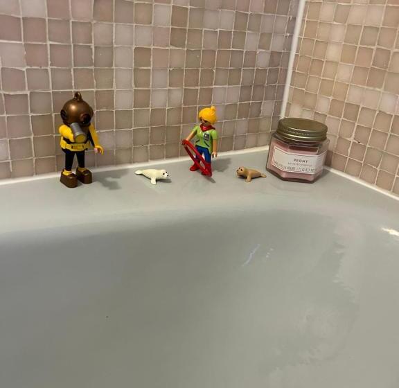 デラックスルーム, Monopolis