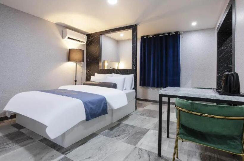 Люкс, On & Off Hotel Bupyeong