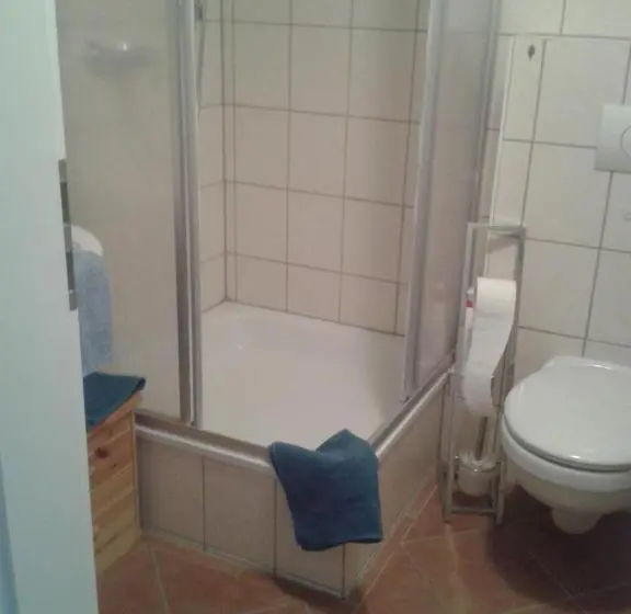 Standard Yhden Hengen Huone, Vierzeithof   Hofcafé Eiszeit