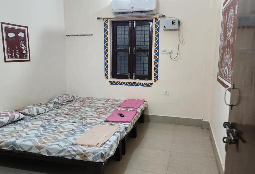 Standard Kolmen Hengen Huone, Banaras Gully House 500 Ft From The Ghats