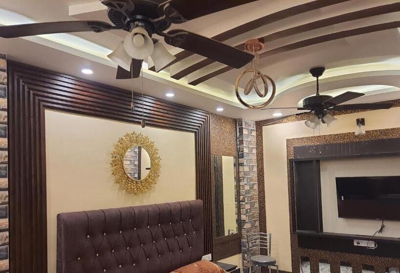 Deluxe-huone Parveke, Divine Hotel & Banquet Hall