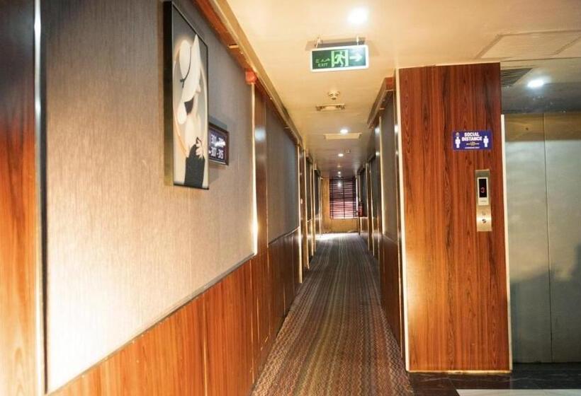 اتاق سوپریور با تخت بزرگ, Airport Goldentulip