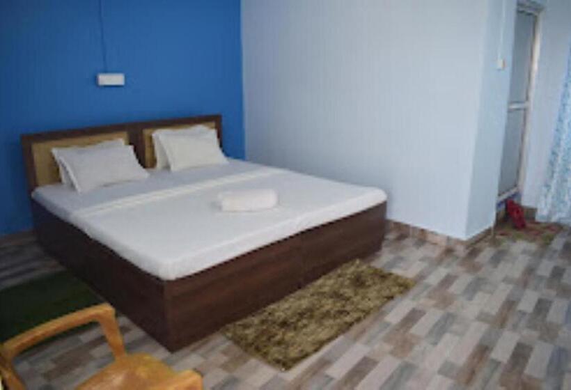 Номер Deluxe, Amy Pasighat