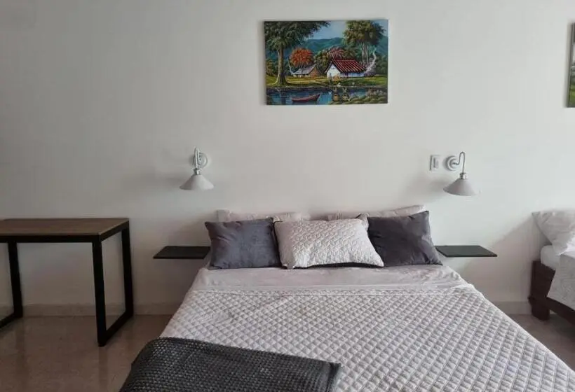 Perhehuone, La Casona De Wiky