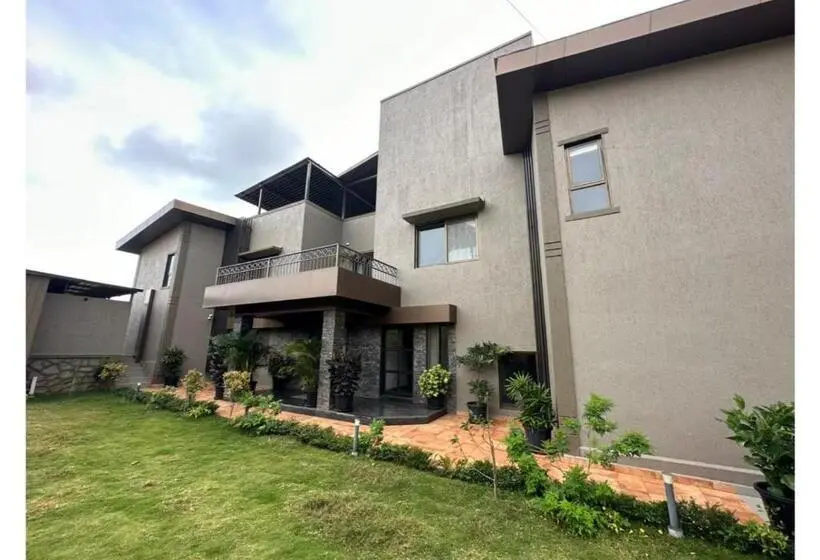Villa 3 Makuuhuonetta, Jumbo Serene