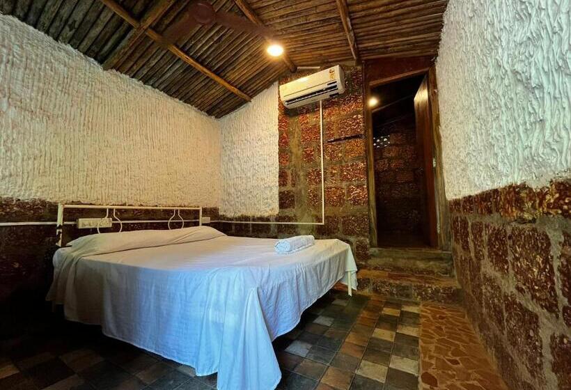 经济房, Jungle Huts