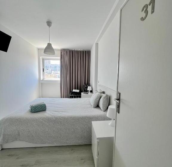 اتاق استاندارد سه تخته با سرویس بهداشتی مشترک, Moreira Family