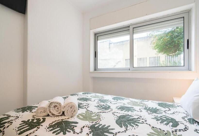 اتاق استاندارد, Moreira Family