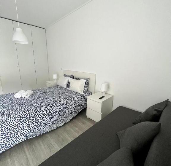 اتاق استاندارد چهارنفره با سرویس بهداشتی مشترک, Moreira Family