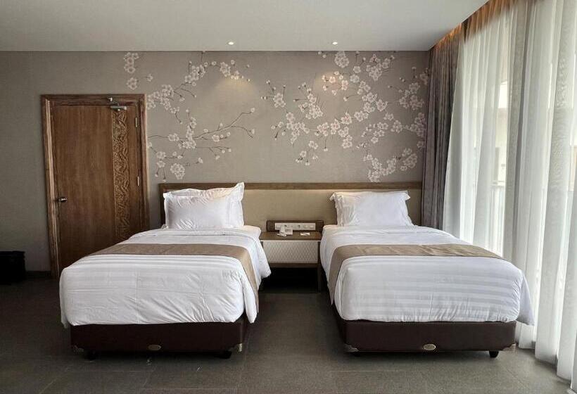 Президентский Люкс, Tabebuya Resto & Resort