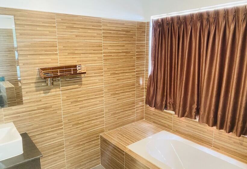 غرفة عائلية, Ananphada Boutique