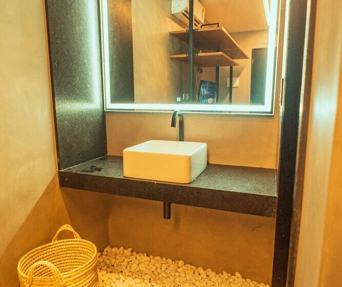 スイート, Marilyn Pousada