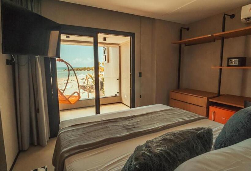 オーシャンビュースイート, Marilyn Pousada