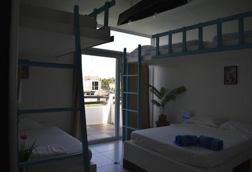 اتاق استاندارد چهارنفره با بالکن, Casa Apolonia