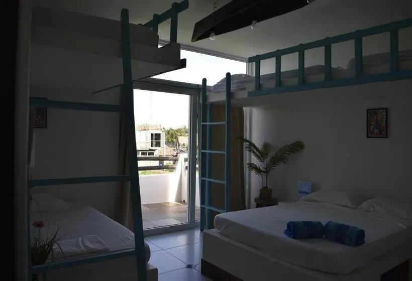 اتاق استاندارد چهارنفره با بالکن, Casa Apolonia