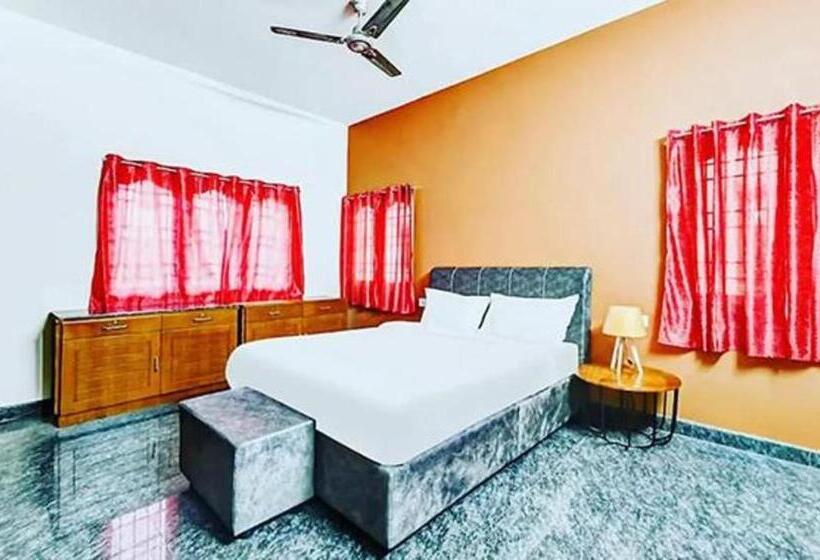 Номер Deluxe, Fabexpress Aathira Inn