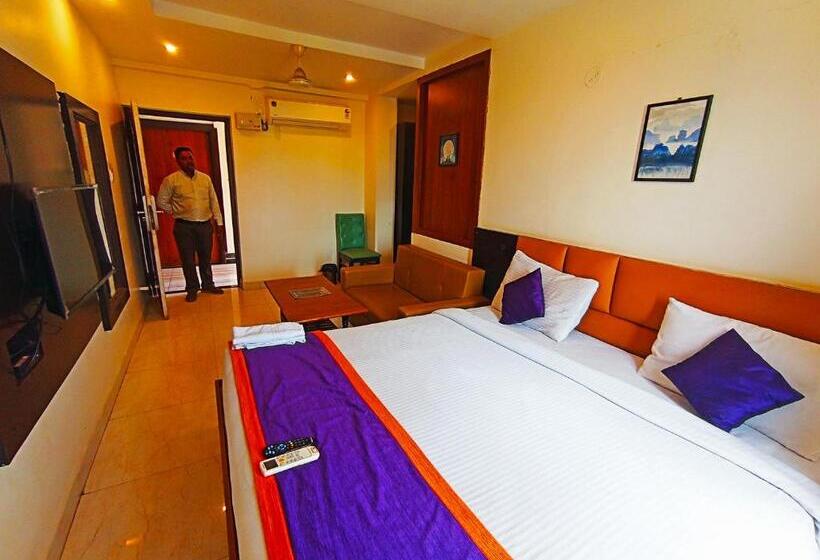 חדר דלוקס, Staymaker Balaji Gold Inn