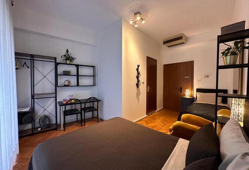 Quarto Triplo Standard com Balcão, Casa Sole