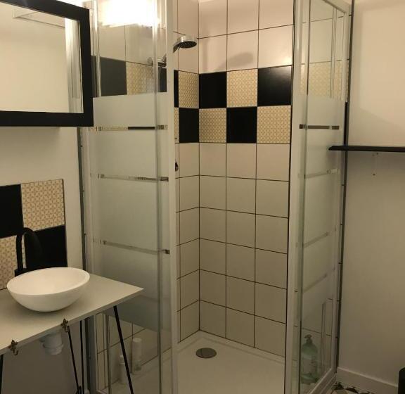 غرفة قياسية, Chambre Dans Maison Particulière