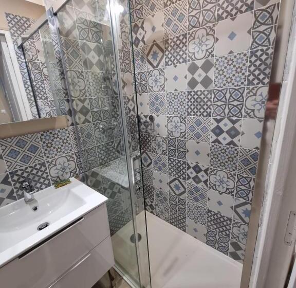 标准间, Studio Montry