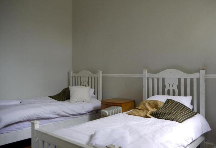 غرفة قياسية رباعية, The Old School