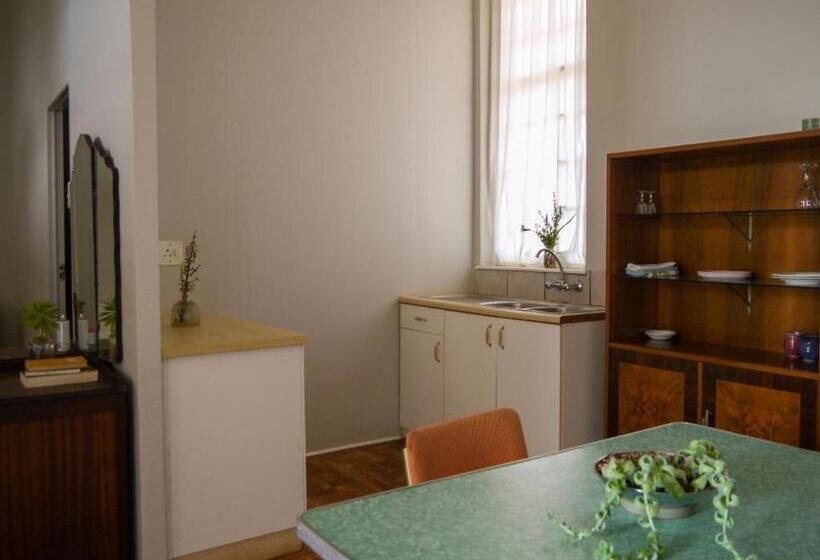 Номер Стандарт, The Old School