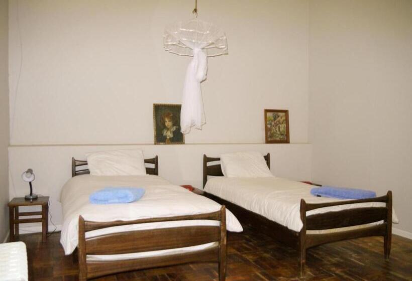 غرفة أساسية, The Old School