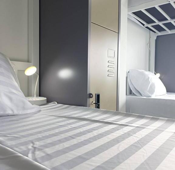 غرفة عائلية, Pj Hostel