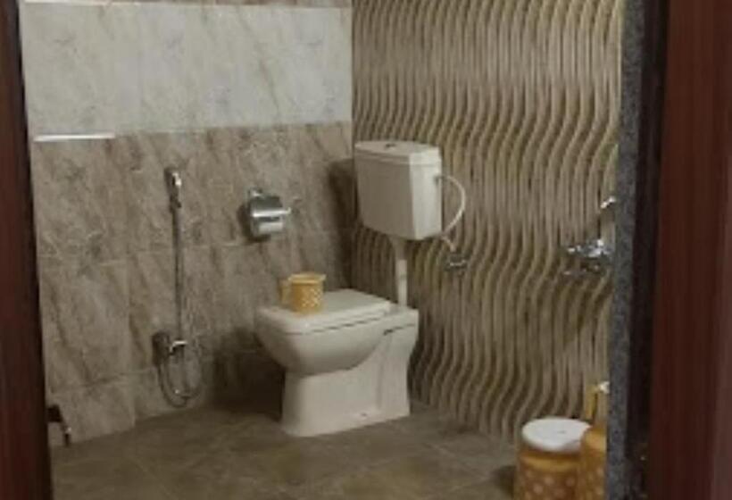 Номер Deluxe, Marvel Inn Shirur