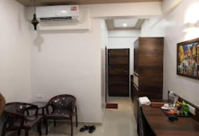 带大床的豪华间, Marvel Inn Shirur