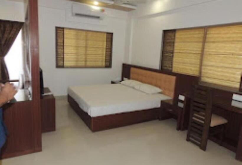 带大床的豪华间, Marvel Inn Shirur