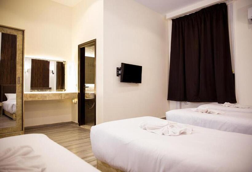 اتاق استاندارد چهار تخته, Tourist Palace