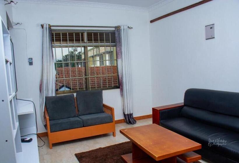 اتاق خانوادگی, Jinja Pool Apartments