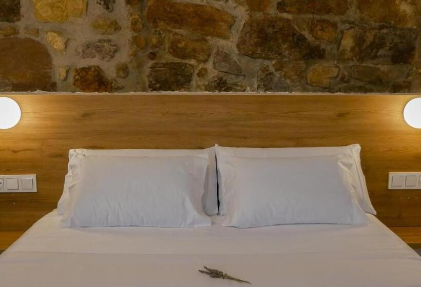 Номер Superior, Adaka