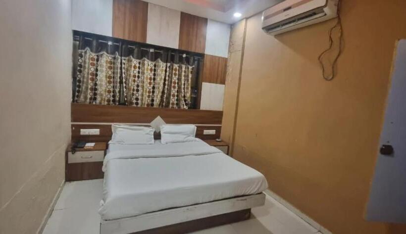 Quarto Deluxe, Jay Bhawani