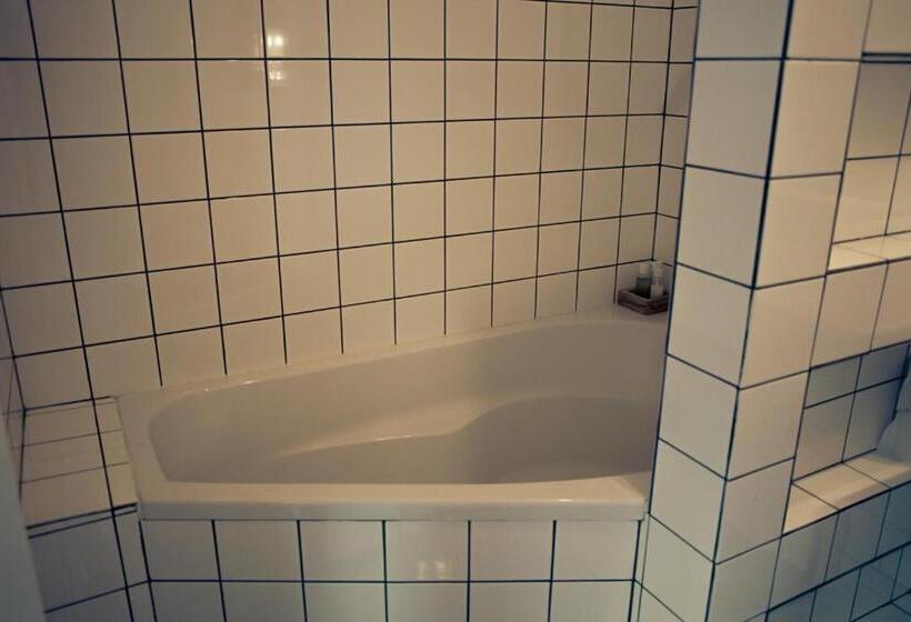 חדר משפחתי, Private Eco Wooden Studio With Bath And Bikes And Garden