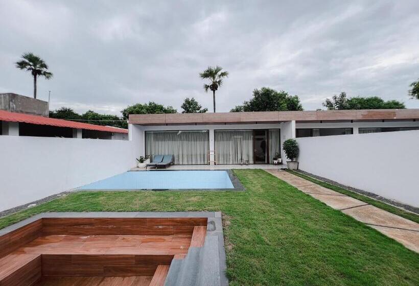 סוויטה עם בריכה, Rocks And Greens