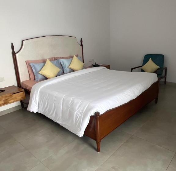 סוויטה עם בריכה, Rocks And Greens