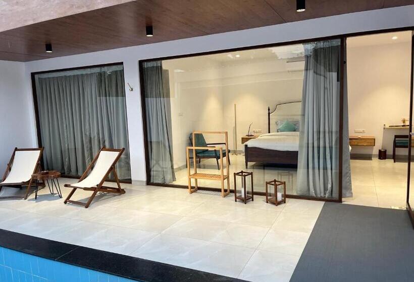 סוויטת ג'וניור עם בריכה, Rocks And Greens