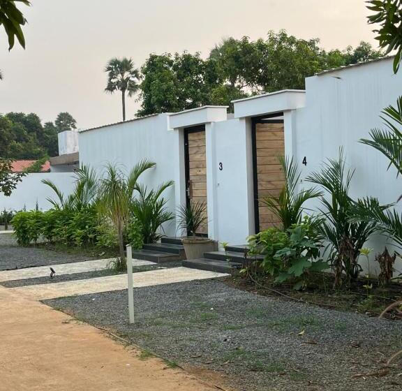 סוויטת ג'וניור עם בריכה, Rocks And Greens