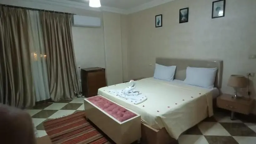 اتاق لوکس یک تخته, Pyravista