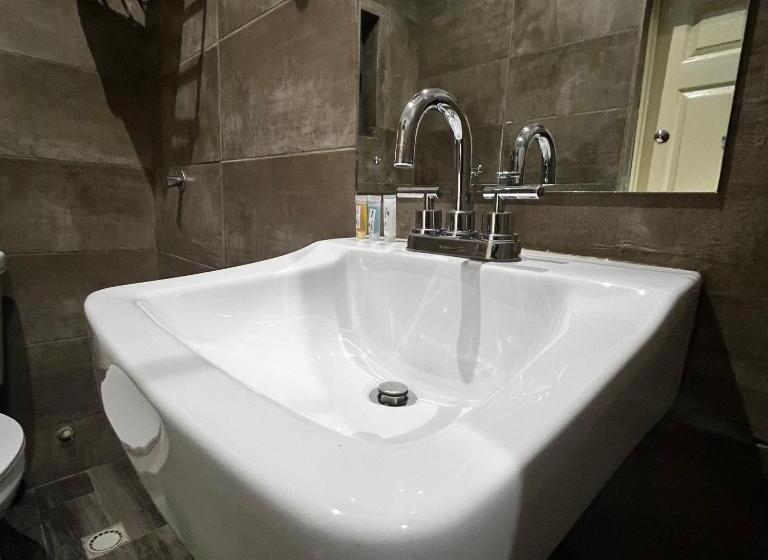 استودیوی استاندارد, Fragrance Apartments And Suites