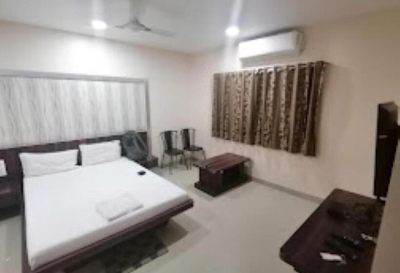 Номер Deluxe, Yashraj Inn Beed