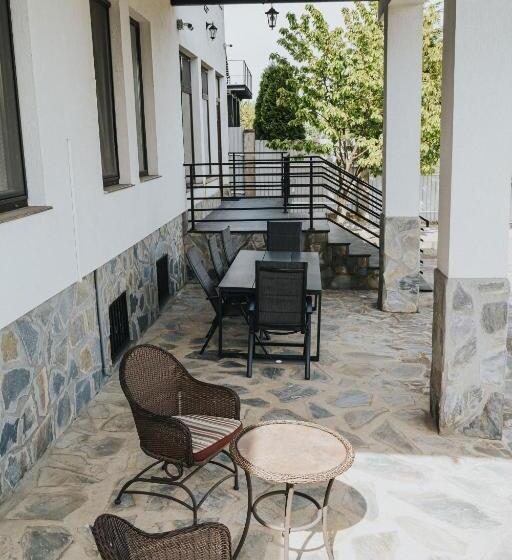 חדר דלוקס, Diplomat Villa