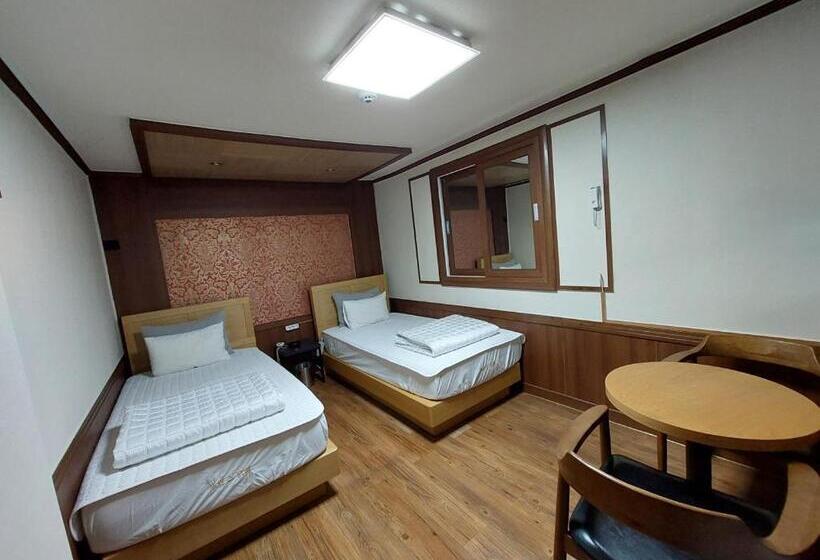 اتاق سوپریور, Prince Motel