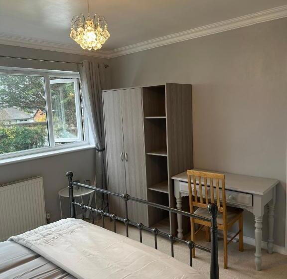 デラックスルーム, Wendover House