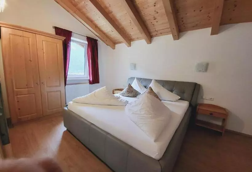 Huoneisto 1 Makuuhuone Näkymä, Adler Hotel Pension