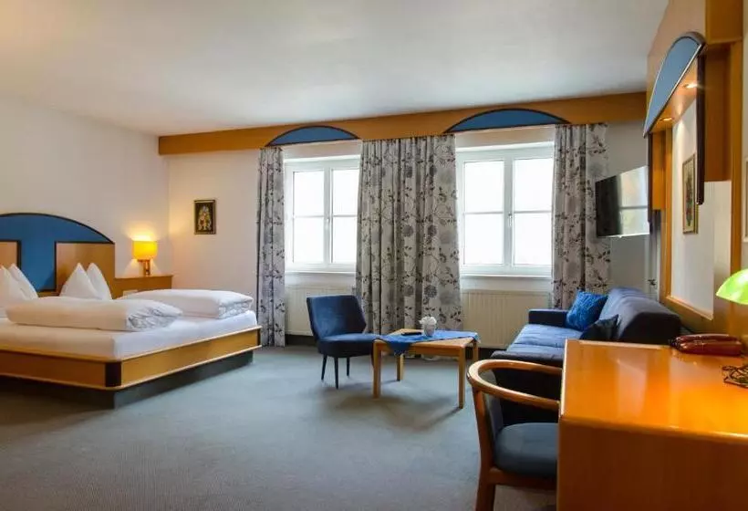 Deluxe room with river view, Goldenes Schiff Hotel Mietparkplätze